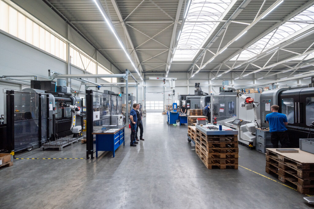 Produktionshalle der Dietrich Aldinger GmbH in Nagold – Laserzuschnitt und Fertigungsumgebung